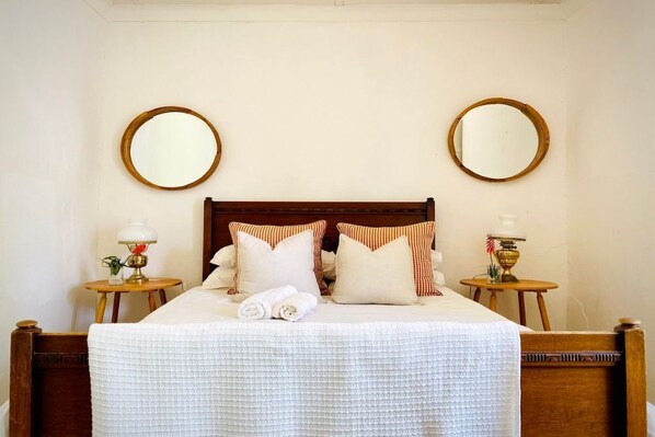 1 bedroom, desk, iron/ironing board, WiFi