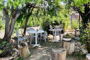 Outdoor dining - Central Stay with Local Hosts & Genuine Vibes (Prince Albert)