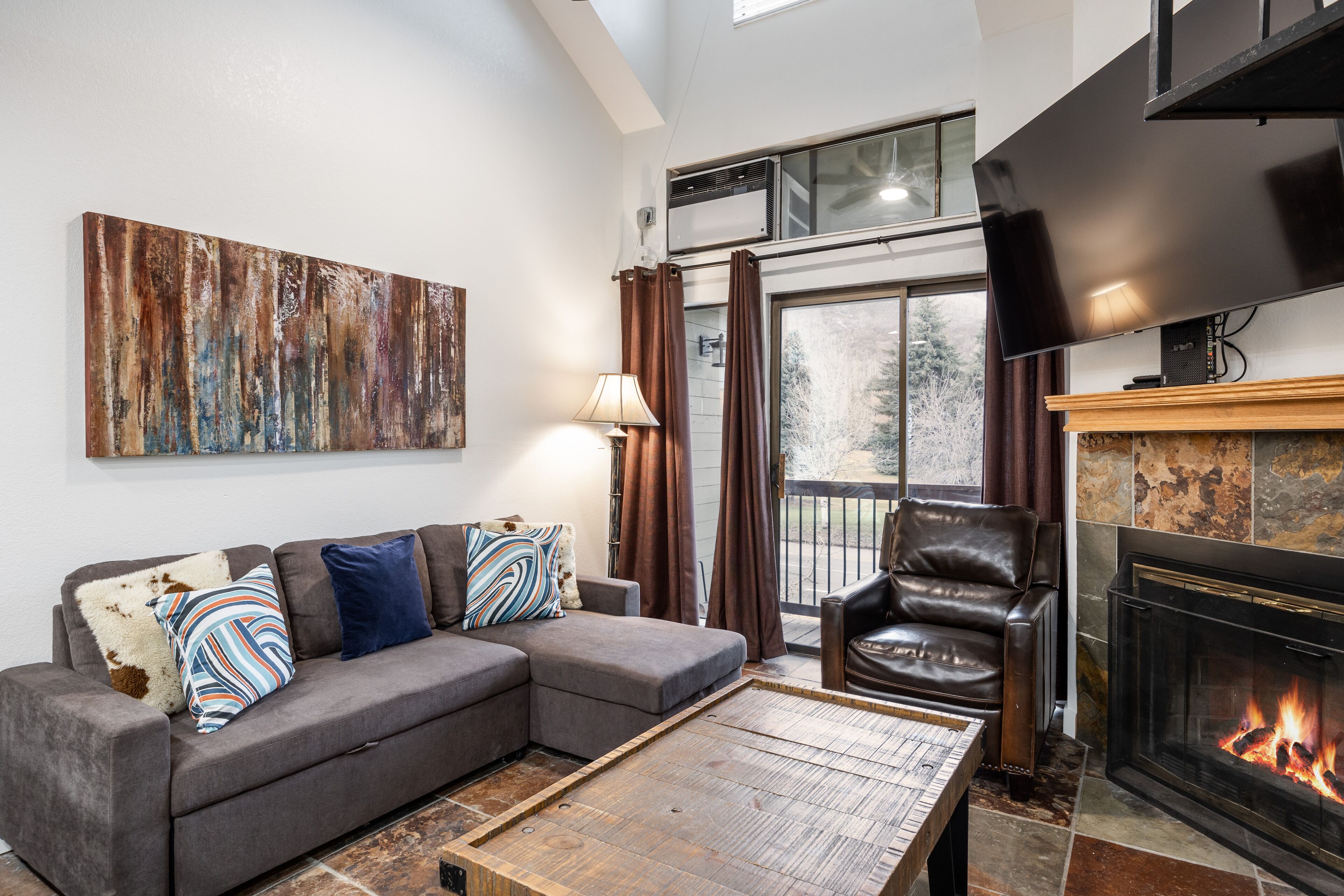 Televisión, chimenea