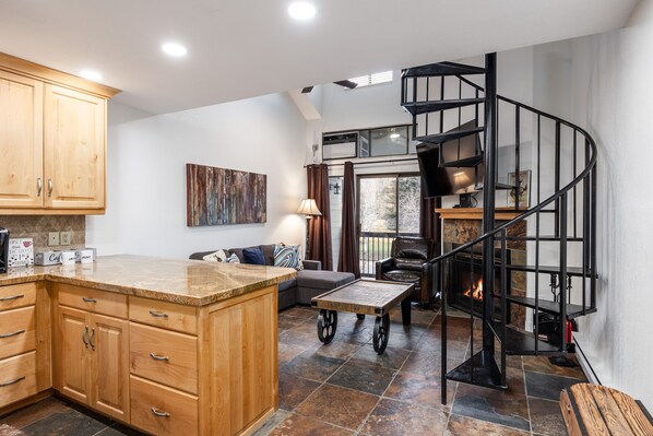 المنشأة من الداخل