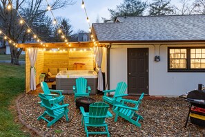 Terrace/patio - All Utilities! Hot Tub, Lg fenced yard, 10 min to DT, Office, Pets ~ Long Stays! (Asheville)