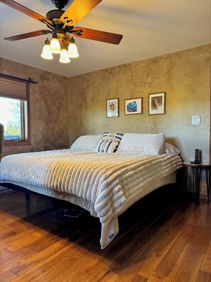 3 bedrooms, desk, iron/ironing board, free WiFi