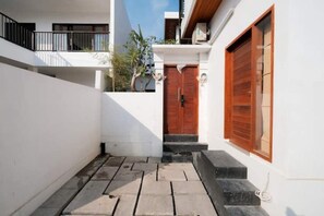 Exterior detail - Cozy 3BR Villa w/ Private Cinema Close to Canggu (Bali)