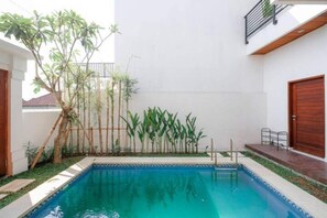 Pool - Cozy 3BR Villa w/ Private Cinema Close to Canggu (Bali)