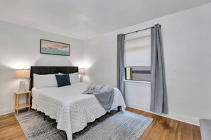 3 多间卧室、办公桌、熨斗/熨衣板、旅行婴儿床