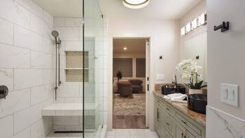 House, Multiple Beds, Patio, Mountain View (Serenity on Statford) | Bathroom | Deep soaking tub, towels