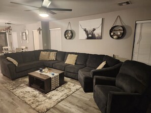 Smart TV, video games - 💎Gorgeous Home with 💥bang for your buck!💰 (Las Vegas)