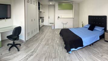 1 habitación, tabla de planchar con plancha, wifi y ropa de cama