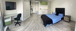 1 habitación, tabla de planchar con plancha, wifi y ropa de cama 