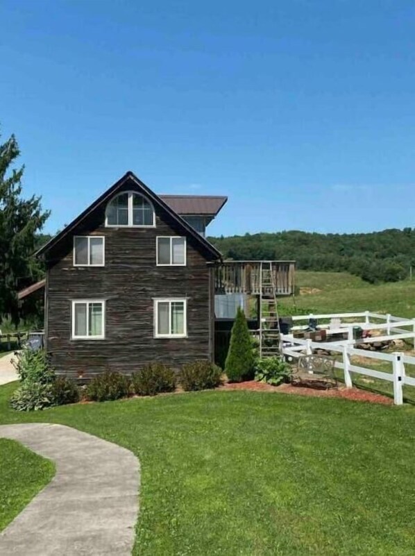 Exterior - Living Waters Cabin Getaway (Hixton)