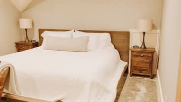 4 slaapkamers, een strijkplank/strijkijzer, reisbedje, gratis wifi