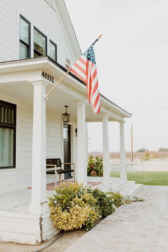 Modern White Farmhouse in Kingsburg