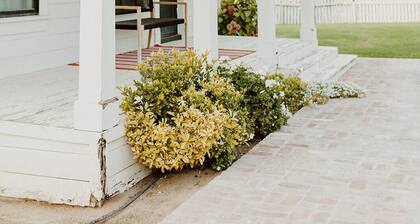 Modern White Farmhouse in Kingsburg