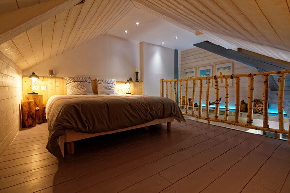 舒適開放式客房, 獨立浴室, 山景 (Gîte mezzanine/balcon) | 隔音、免費無線上網、床單