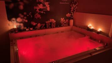 Exclusive Cottage, Accessible, Hot Tub (Gîte 2-4 personnes) | Bathroom | Shower