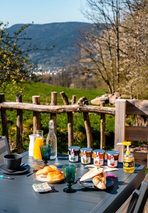 Free daily continental breakfast - La ferme de Jean (Saulxures-sur-Moselotte)