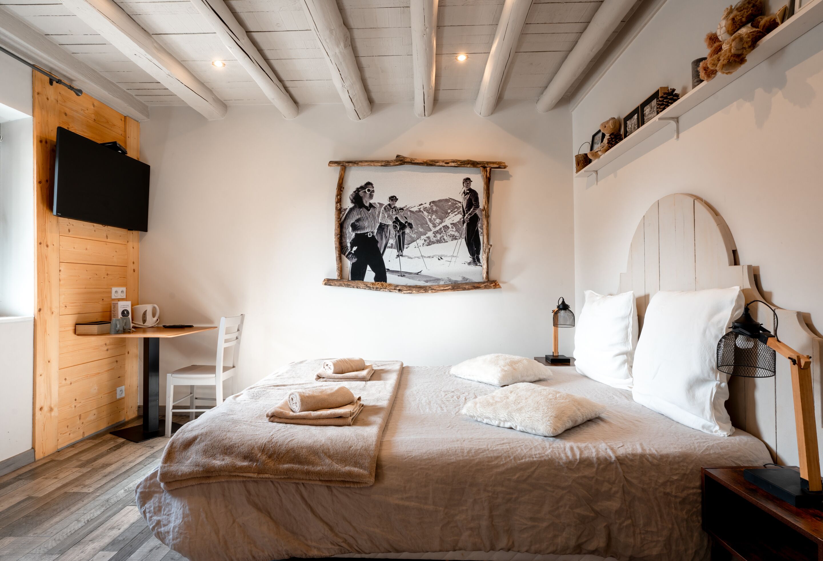 Superior Double Room, Accessible, Ensuite (Le Nid de Marie) | Soundproofing, free WiFi, bed sheets