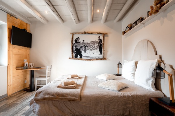 Superior Double Room, Accessible, Ensuite (Le Nid de Marie) | Soundproofing, free WiFi, bed sheets