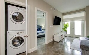 Interior - The Royals: Luxe Downtown Resort (Houston)