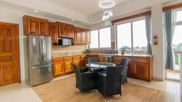 Cookware/dishes/utensils