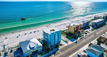 OCEANFRONT 5⭐3BR/2BA/6BED_Heated Pool_180 View Patio_ Beach Gear