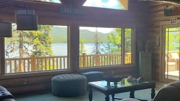 智能电视、壁炉、电子游戏、DVD 播放器