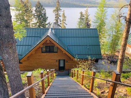 Property grounds. Christy's Cottage, Waterfront w/slide & Ice Shanty