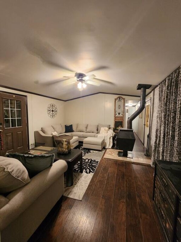 Smart-TV, peis, videospill og DVD-spiller