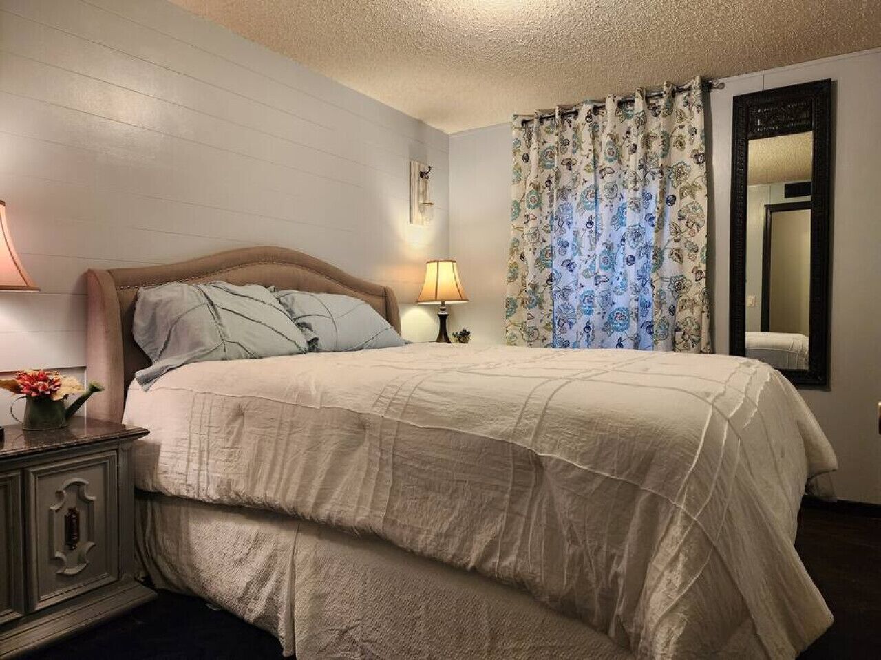 3 slaapkamers, een strijkplank/strijkijzer, gratis wifi, beddengoed