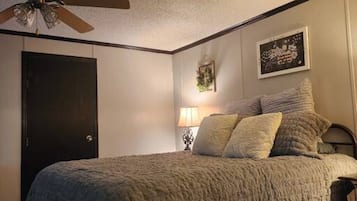 3 bedrooms, iron/ironing board, free WiFi, bed sheets