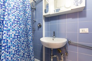 Doccia, asciugacapelli, bidet
