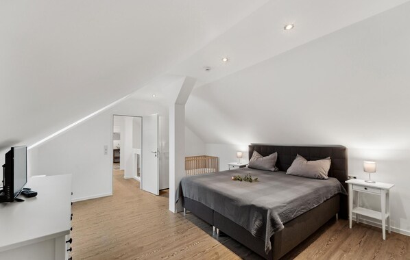 2 soverom, reiseseng for barn, wi-fi (inkludert) og sengetøy