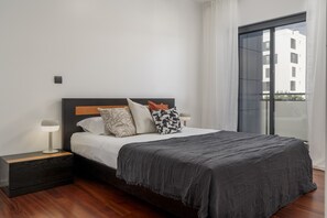 3 chambres, fer et planche à repasser, lit de bébé portatif, Wi-Fi