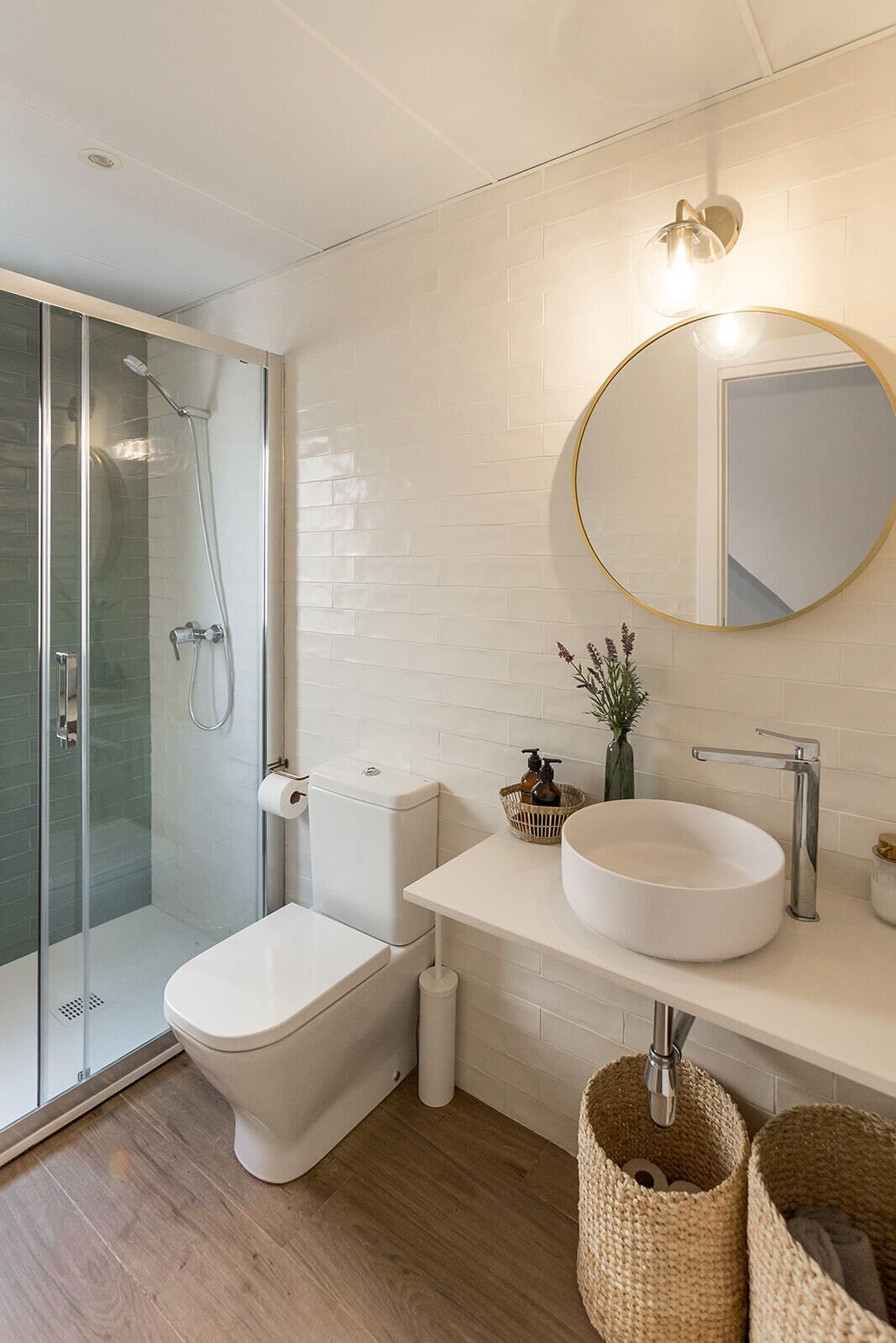 Articles de toilette gratuits, sèche-cheveux, serviettes fournies, savon