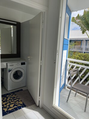 Interior - Studio 25 m2 bed and sofa bed with washing machine sci joela manganao (Saint-François)