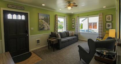 Work away ready, dog friendly. Downtown Tillamook - Modern Vintage