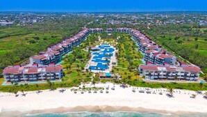A resort with multiple buildings, a central pool area, and a beachfront. - Marea Azul Beach Resort  (Playa del Carmen)