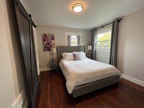 2 slaapkamers, een strijkplank/strijkijzer, reisbedje, gratis wifi