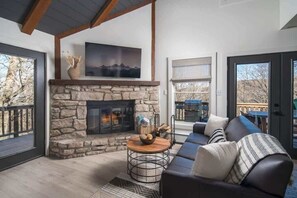 Smart-TV, peis, videospill og DVD-spiller