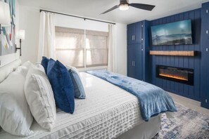 6 bedrooms, desk, iron/ironing board, travel cot