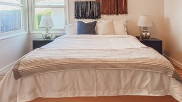 1 habitación, escritorio, tabla de planchar con plancha y wifi