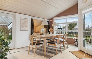 Dining - 3 bedroom pet friendly home in Beder (Beder)