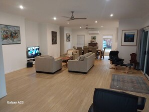 Smart TV, stereo