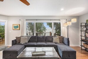 Smart TV, stereo - Bear Lake Bliss - 3bd/2ba overlooking Bear Lake w/ private dock (Bear Lake)