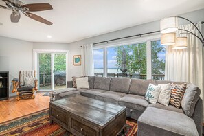 Smart TV, stereo - Bear Lake Bliss - 3bd/2ba overlooking Bear Lake w/ private dock (Bear Lake)