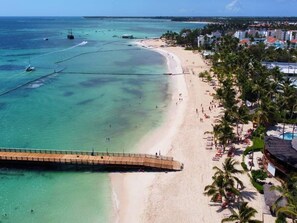 Ubicación a pie de playa y tumbonas