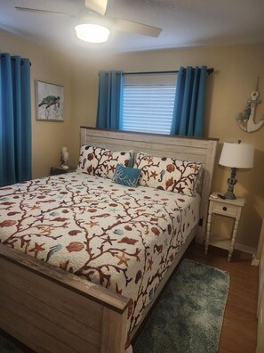 3 slaapkamers, een strijkplank/strijkijzer, gratis wifi, beddengoed