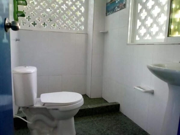 Shower, towels - Las Hamacas (Cartagena)