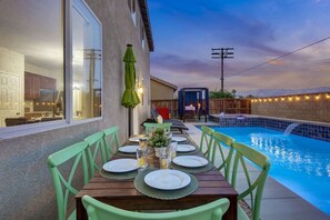 Pool - Park Heaven: Pool, Spa, Fire Pit, Games, BBQ! (Coachella)