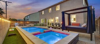 Park Heaven: Pool, Spa, Fire Pit, Games, BBQ!